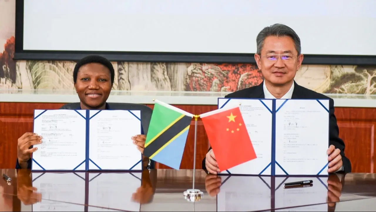 Chuo cha Bahari Dar es salaam (DMI) na Chuo Kikuu cha Bahari cha Dalian cha Uchina(dmu) Wasaini Makubaliano ya Ushirikiano